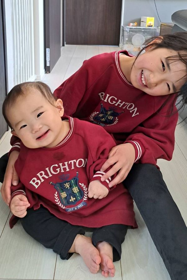 【はじめてのおそろい】年の差9歳の姉妹。可愛くて仕方ない妹と初めておそろいの服を着て撮影