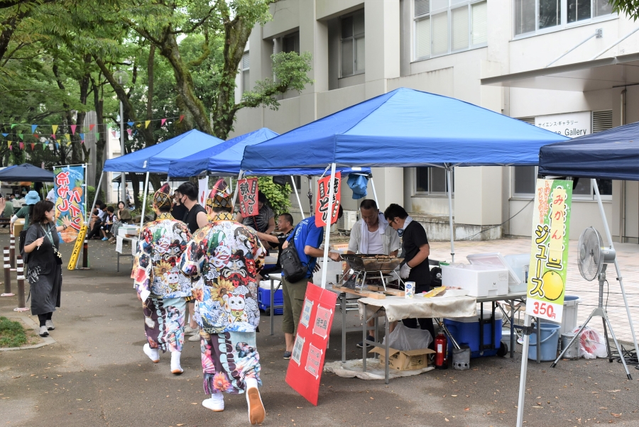 会場ではグルメを販売