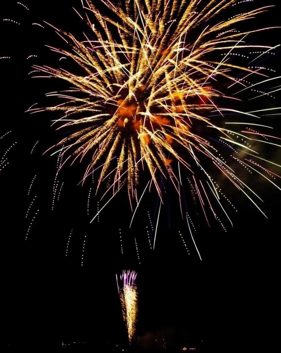 鏡川緑地公園イベントの花火（提供写真）