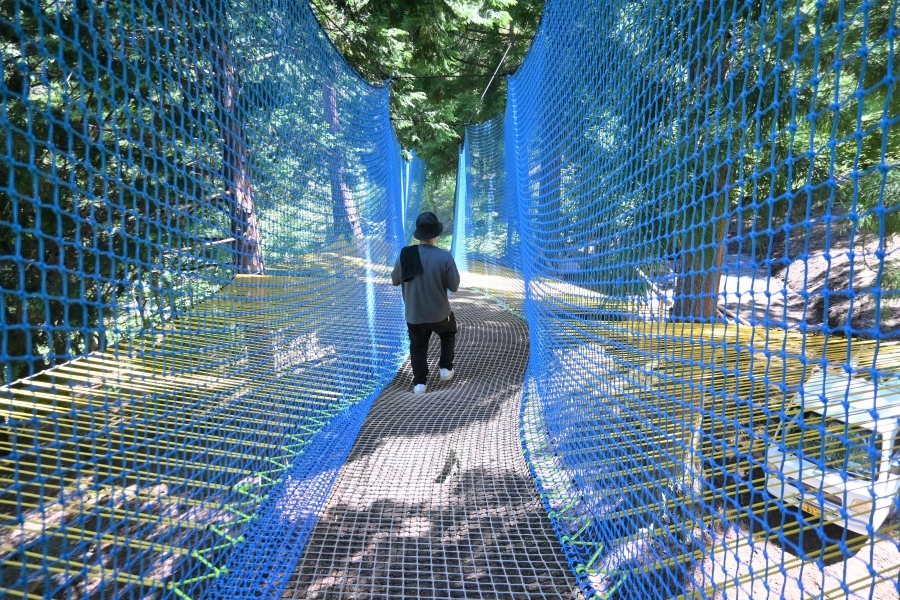 上の出入り口に向かいます