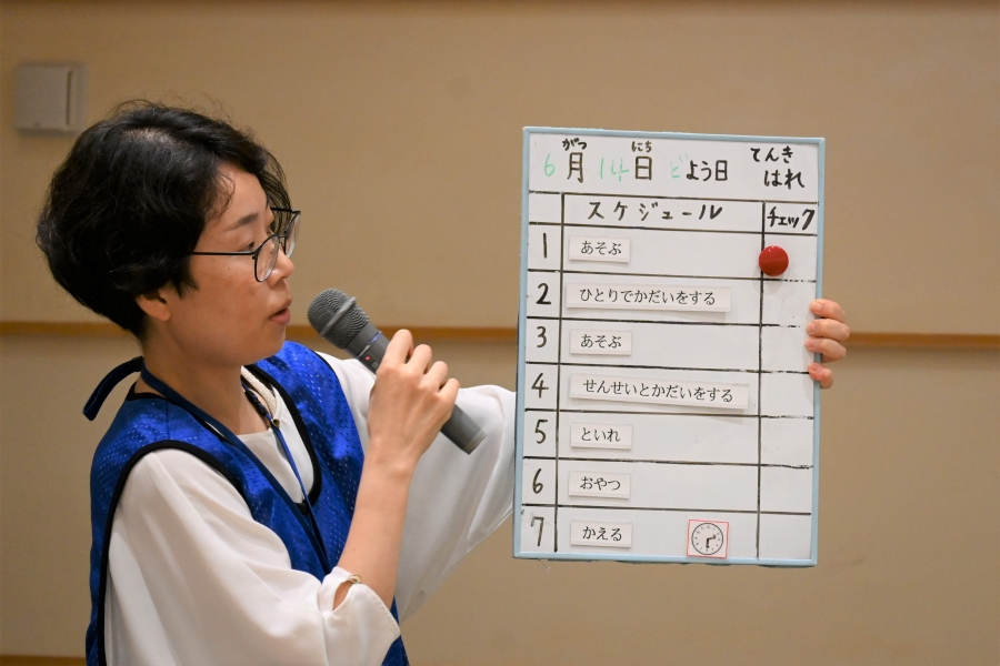 活動は「絵で表示」「絵と文字で表示」「文字だけで表示」というふうに、子どもの成長に合わせて変えていくそうです