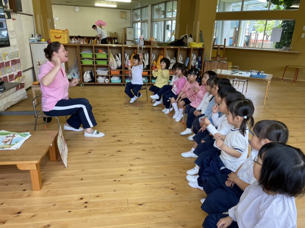 みかづき幼稚園では毎日英語のレッスンがあります！