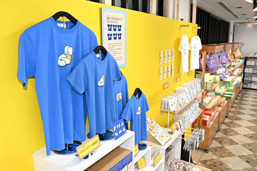 オリジナルグッズは出口で販売されます