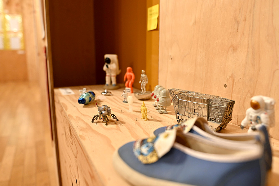 会場にはヨシタケさんの私物コレクションも並んでいます