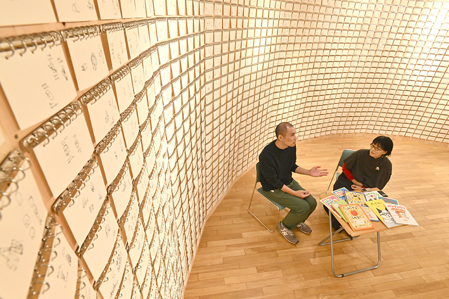 会場にはヨシタケさんのスケッチが展示されています。その数、なんと2500枚！たくさんのアイデアから作品が生まれるんですね