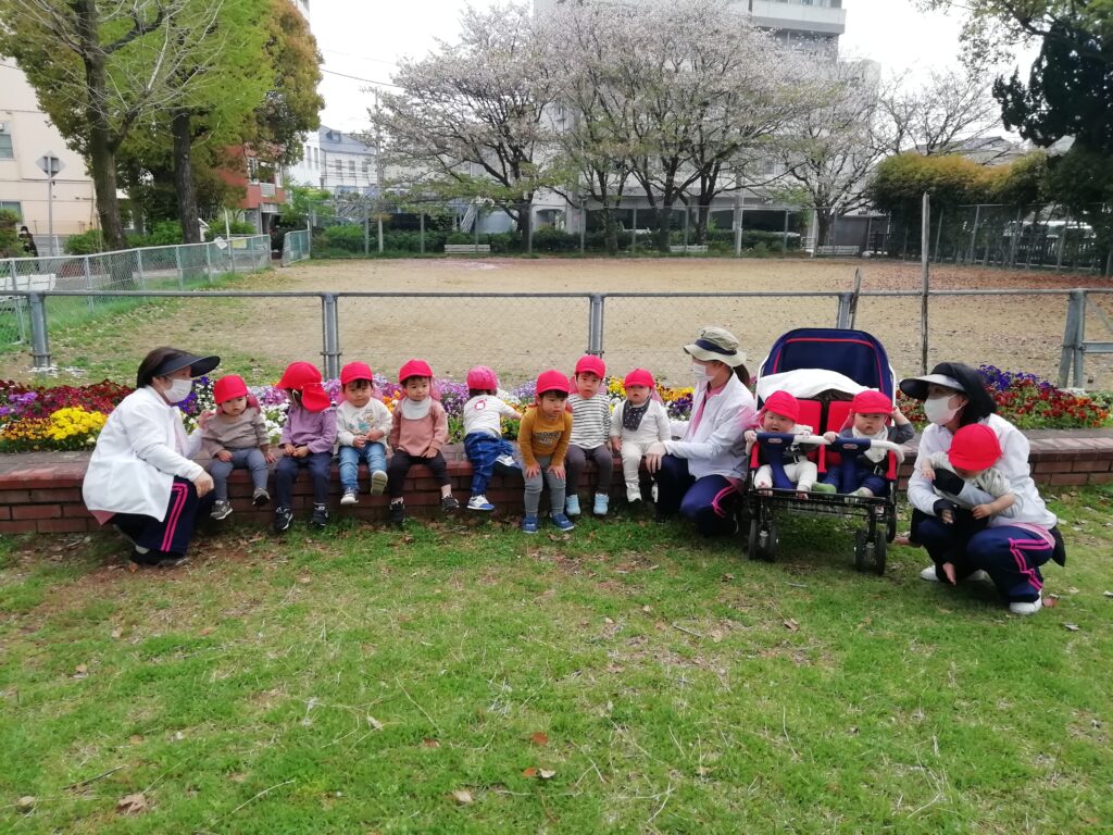 天気の日には近隣の相生町公園に出掛けて自然に触れています