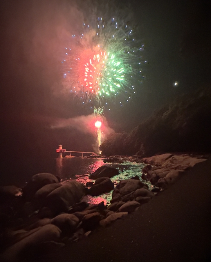 SATOUMIの夏イベントの花火（提供写真　2024年8月11日撮影）