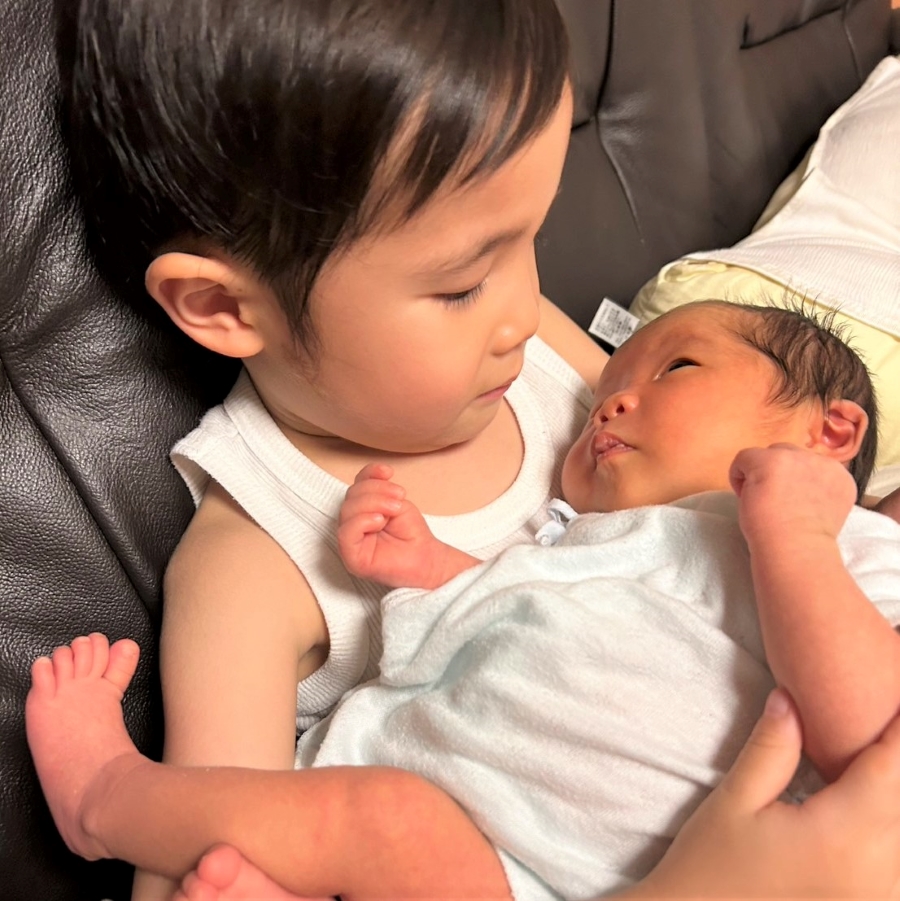 妹のお世話も頑張っています