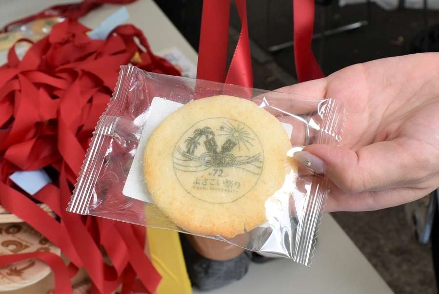 小学生までのお子さん先着 50 人に「塩せんべいメダル」がプレゼントされます！
