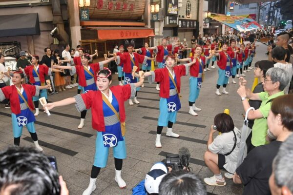 【2025年】高知市で「よさこいアンコール」（大橋通商店街）｜人気チームが日替わりで演舞を披露！正調よさこいが無料で体験できます