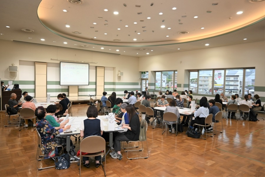 勉強会には江ノ口地区の民生委員や主任児童委員、保育園や認定こども園の先生、地域住民らが参加しました