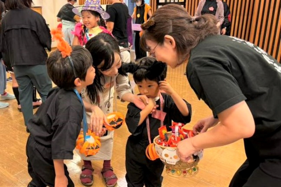お菓子をもらいます