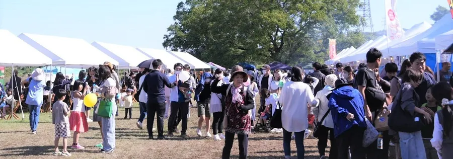 多くの来場者でにぎわった昨年のイベント（提供写真）