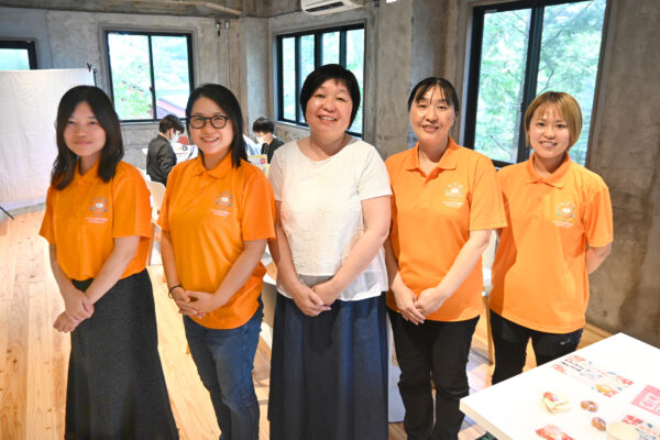 女の子、女性のための居場所「らんぷカフェ FIRST PLACE」に行ってみませんか？｜飲み物、お菓子を無料で提供。性について相談できる「らんぷの保健室」も紹介します