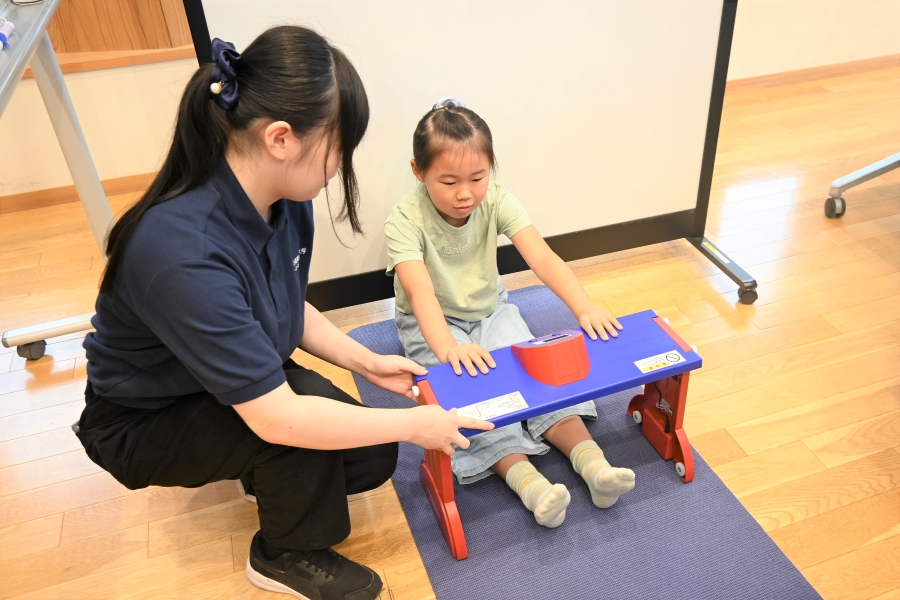 両腕を前に伸ばした状態がスタート地点