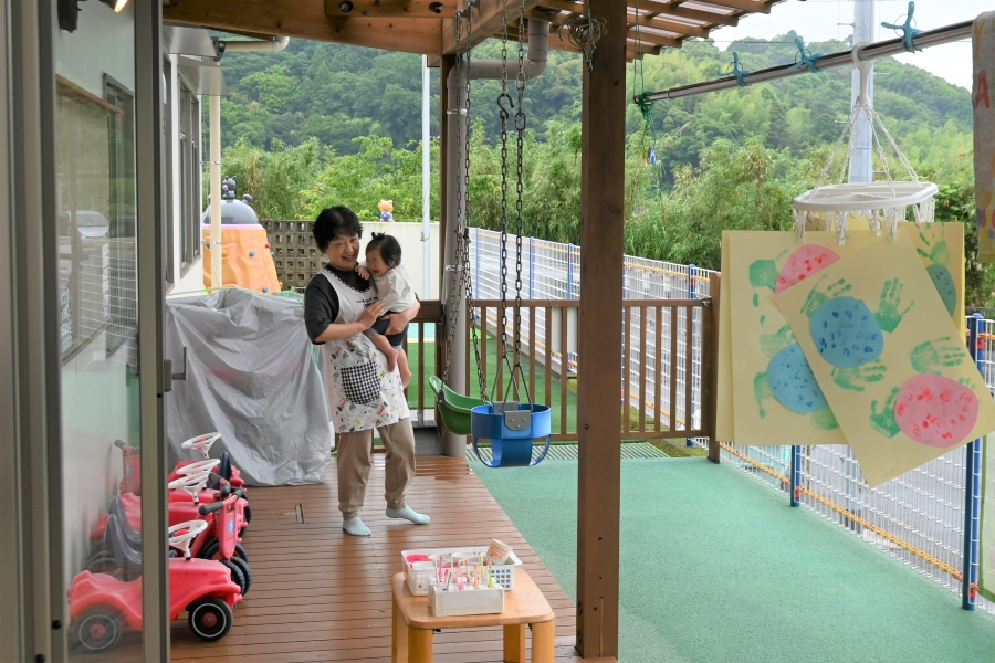 子どもは保育士さんが見てくれます