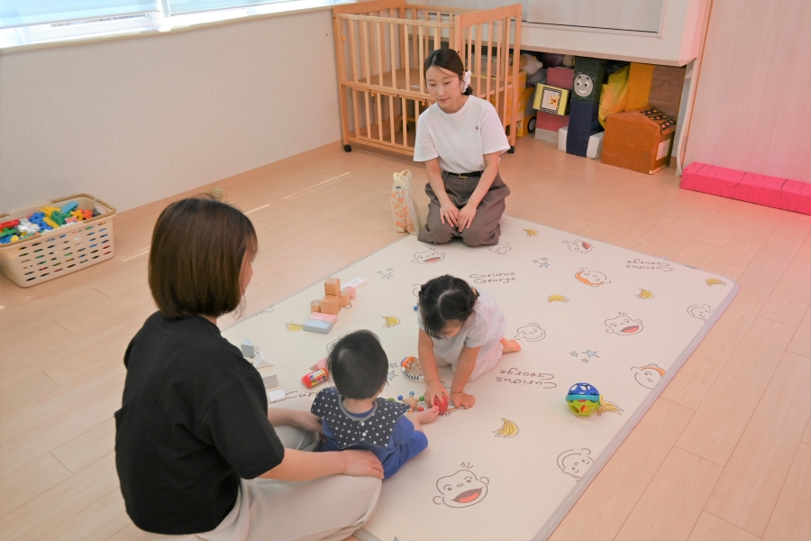 「子育て応援日」の日は子どもを遊ばせながらおしゃべりが楽しめます