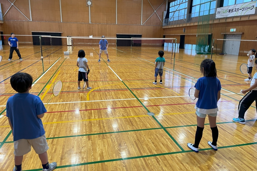 高知市で「小学生バドミントン教室」（高知市東部総合運動場）｜初心者も参加OK！ラケットの握り方から習います