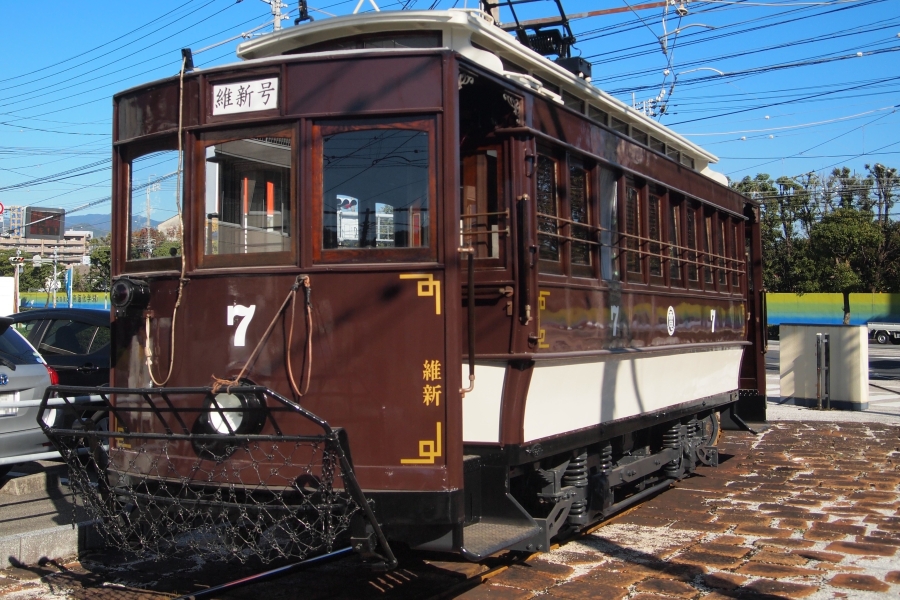 【2025年】高知市で「鉄道の日」記念イベント「桟橋車庫見学及び維新号体験乗車」（とさでん交通桟橋車庫）｜外国電車を間近で見てみませんか？「維新号」体験乗車は各回先着20人です