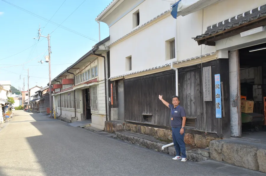 「当日の美しさは昼間の姿では想像つかない」と語るさかわ観光協会の山崎正和さん(佐川町甲)