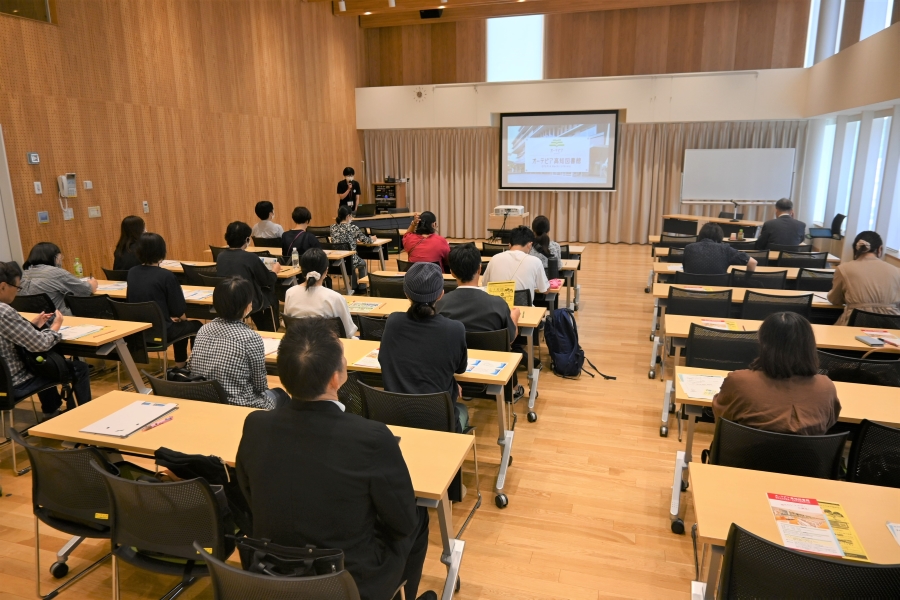 心の教育センターは毎年、子育て講演会を開催しています
