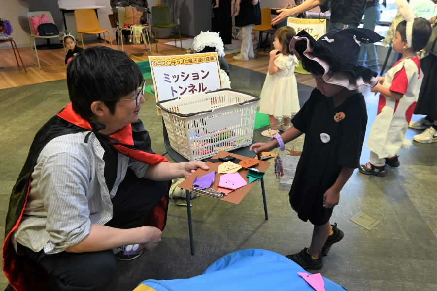 「ミッショントンネル」では入り口で折り紙を指定して…