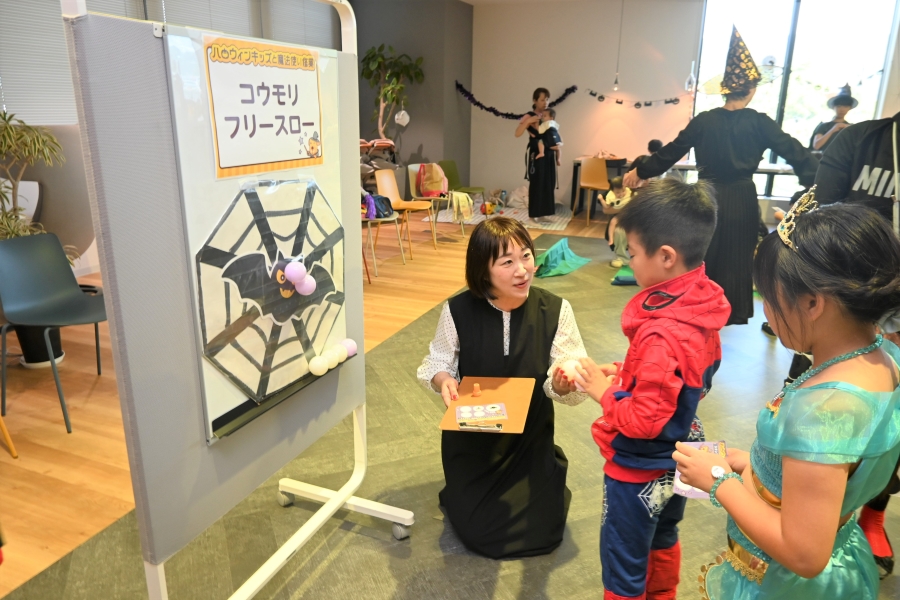 「コウモリフリースロー」はボールを投げてコウモリに当てるゲーム