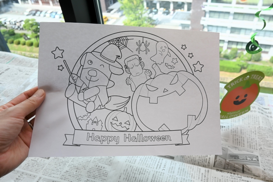 塗り絵は、高知新聞の「にゅーすけ」のハロウィンバージョン