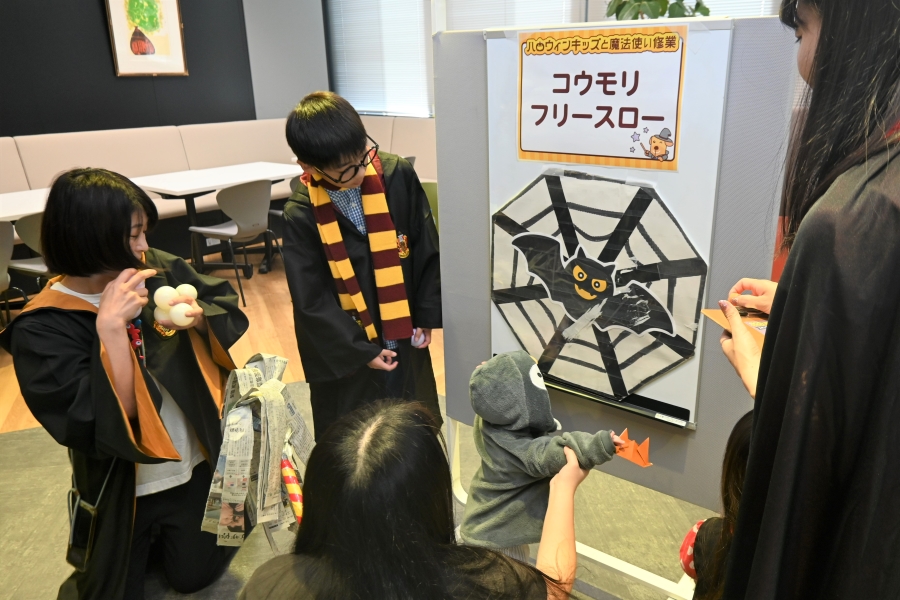 粘着力がいまひとつ…ということで、ぺたっとくっつけてもらいました