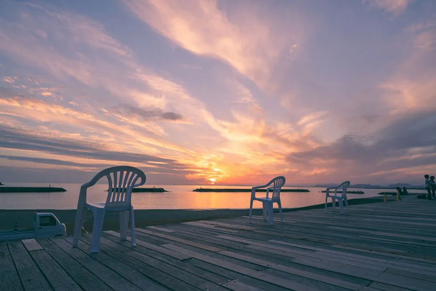 ウッドデッキを使えば移動も楽に。ヤ・シィパークはユニバーサルビーチを念頭に造られました（香南市夜須町）