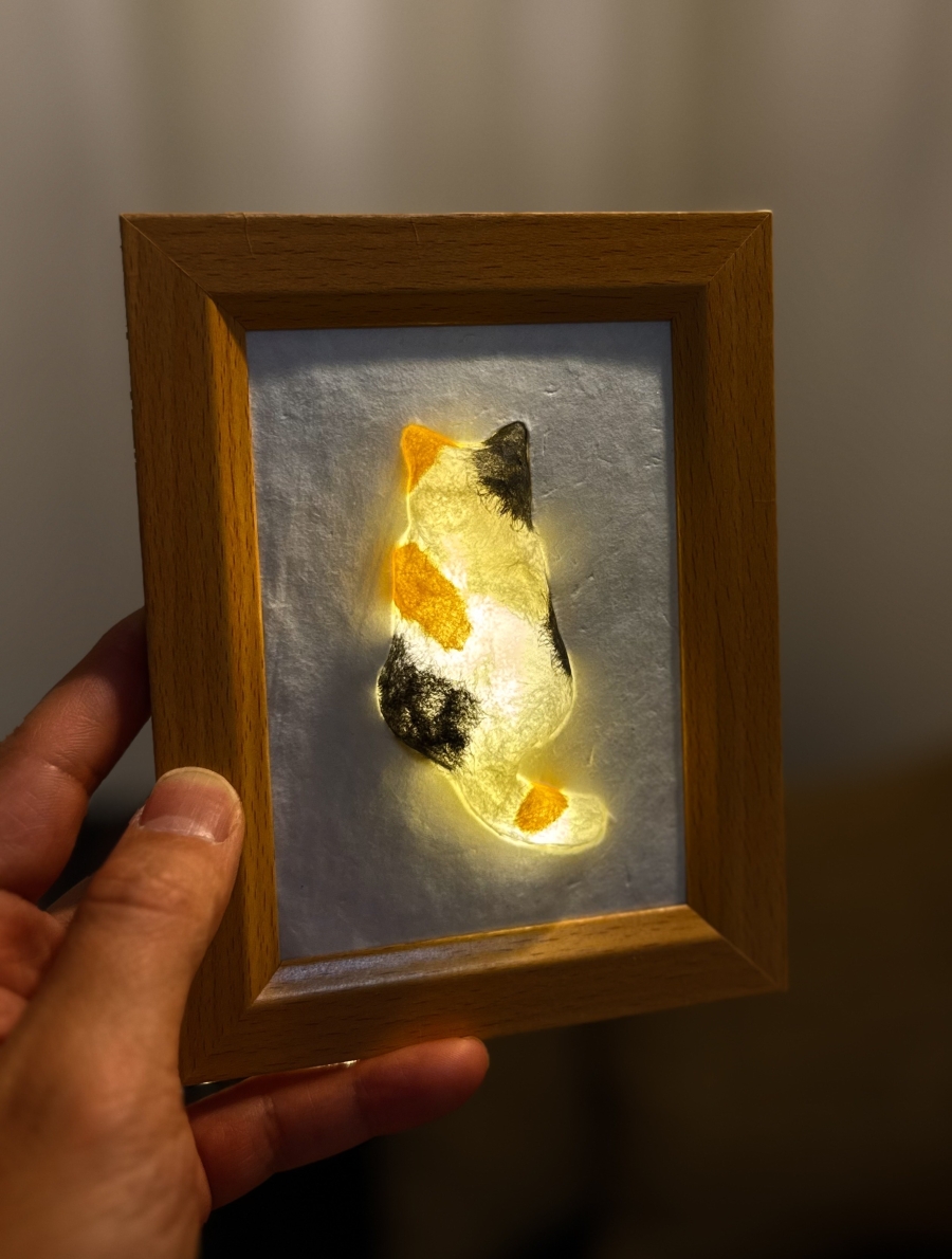 紙漉きランプ作り体験の「猫ランプ」（いずれも提供写真）