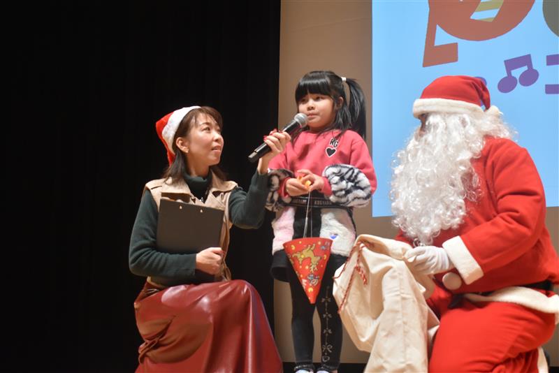 抽選会では、サンタさんからプレゼントを！