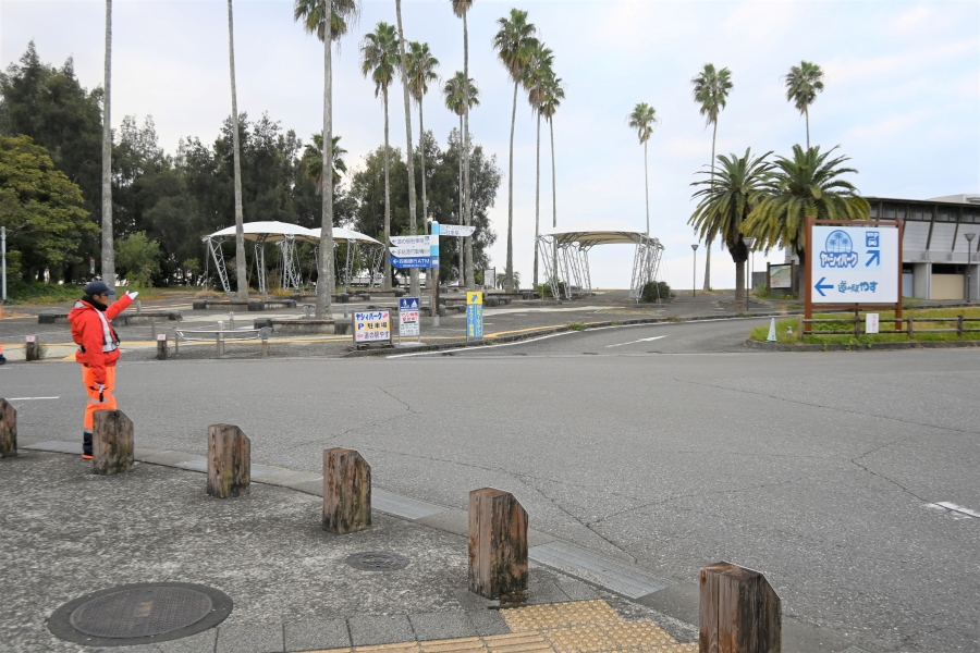 ヤ・シィパーク駐車場へ