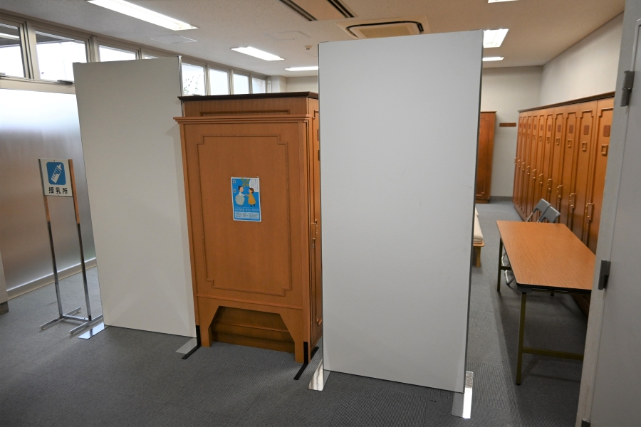 ついたての奥が授乳・おむつ替えスペース