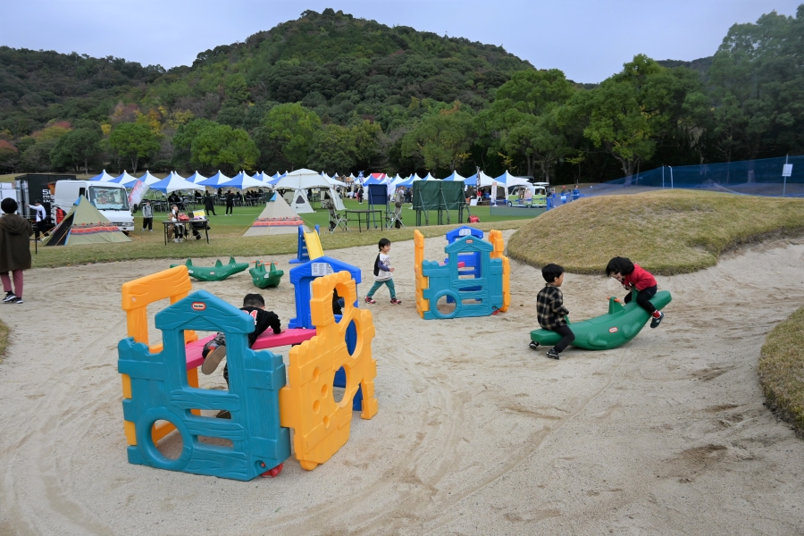 バンカー内に遊具が！