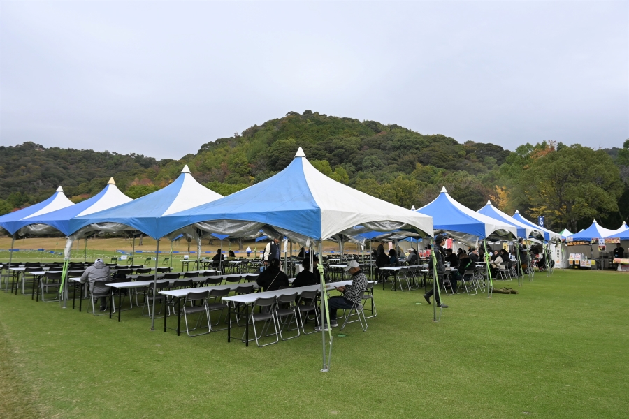 飲食ブースは広い！土日は埋まる可能性もあるのでご注意を