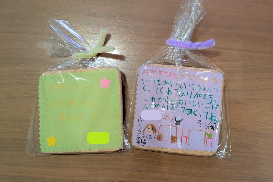 11月23日は勤労感謝の日。児童クラブで作ったプレゼントをもらいました