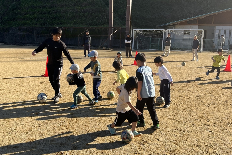 【2026年2月】高知市で「ふれあいサッカー体験DAY」（城ノ平運動公園）｜ドリブル、パス、シュート…親子で一緒に楽しい時間を過ごそう！参加無料です
