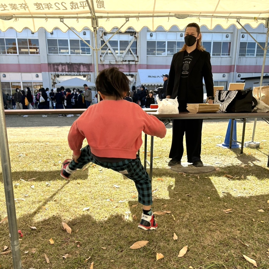 お店屋さんでテンションが上がってます！