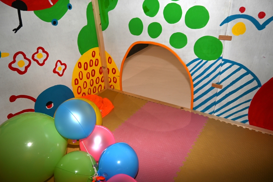 中に入って遊べます