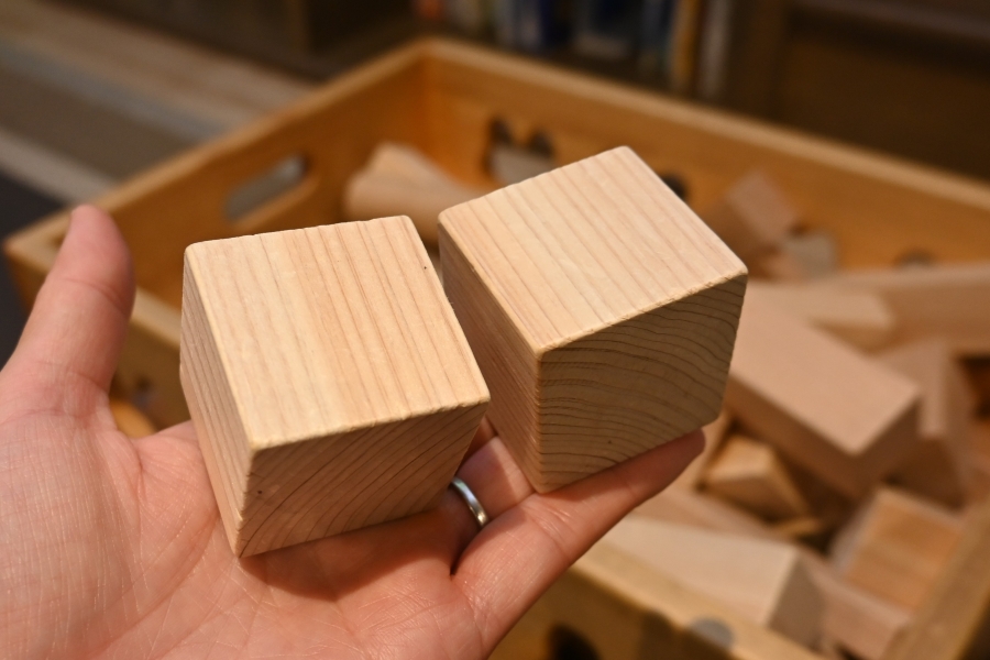 木の感触に大人も癒やされます