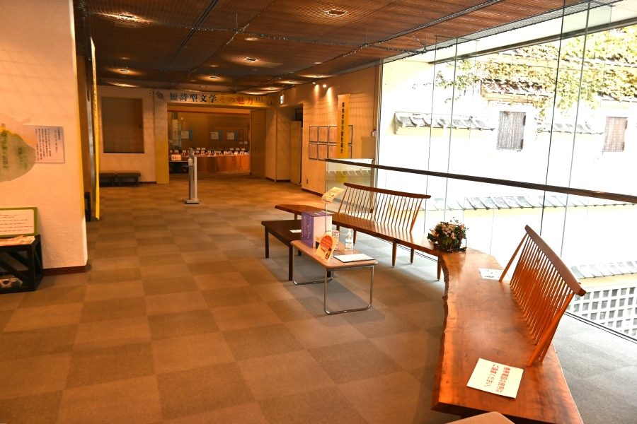 常設展の左奥が企画展示室です