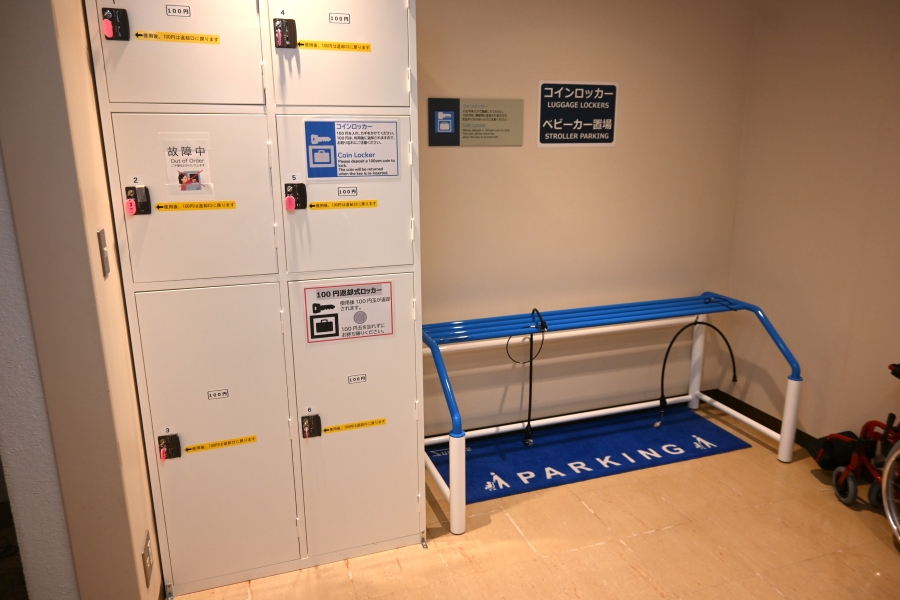 ベビーカーは1階の階段手前のエリアに置けます