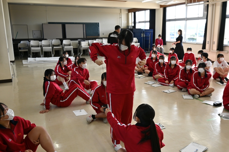 「ひもじゃ跳べない…」