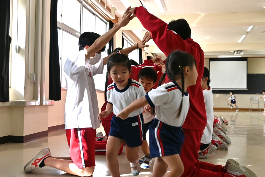 トンネルくぐりでも距離を近づけます