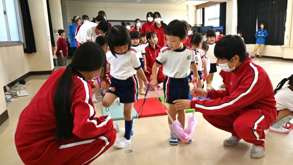 縄をまたぐことに慣れていきます