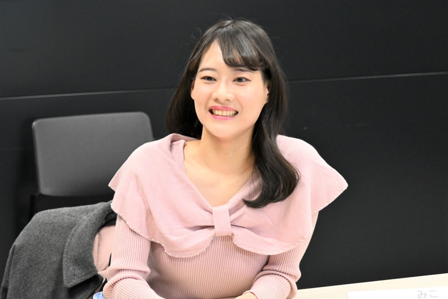 伊吹さんは経理の仕事をしています