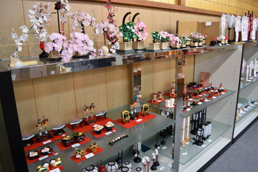 人形や台座以外の装飾も1 点からカスタマイズできます