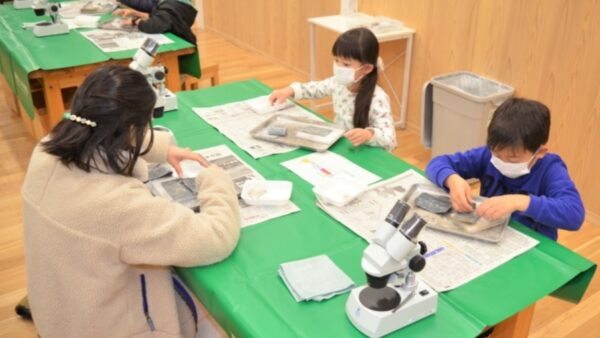 【2026年1月】高知みらい科学館のイベントを紹介｜プラネタリウム、ミニかがく教室で楽しもう！1～2月のサイエンスショーは「ぐらぐら？ピタッ！バランスのふしぎ」