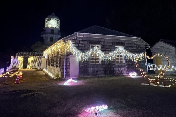 【2025年】室戸市で「灯台星降るXmas」（室戸岬灯台周辺）｜イルミネーション、スイーツ・コーヒーの販売…12/24（水）はハンドベル演奏も